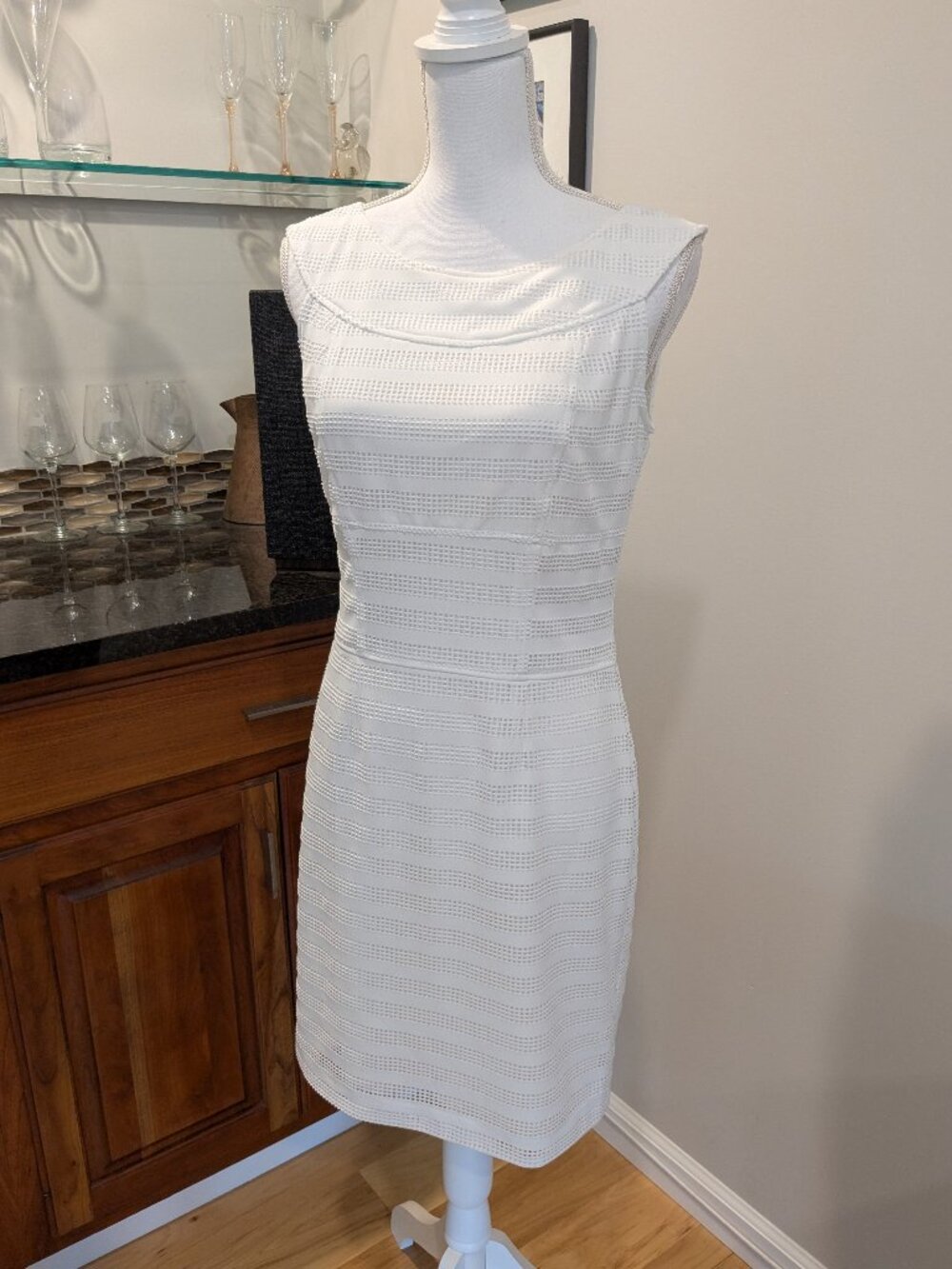 Marc New York Dress Size 4 White Sheath Cutout Stripe Sleeveless Knee-Length